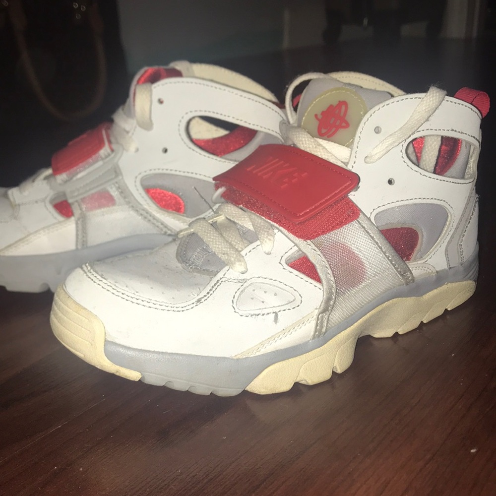 Women’s/Youth’s Nike Shoe